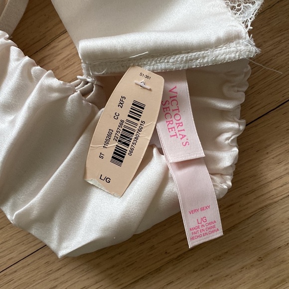 NWT Victoria Secret Beige Satin + Bead Bralette - Picture 5 of 5